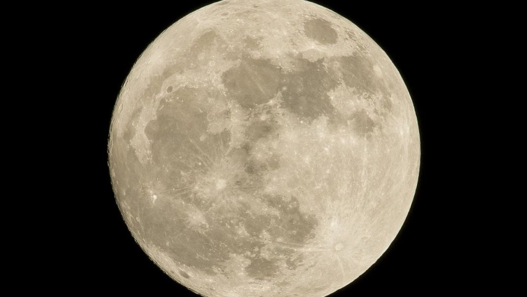 La Luna se aleja casi 4 centímetros de la Tierra, señala la UNAM