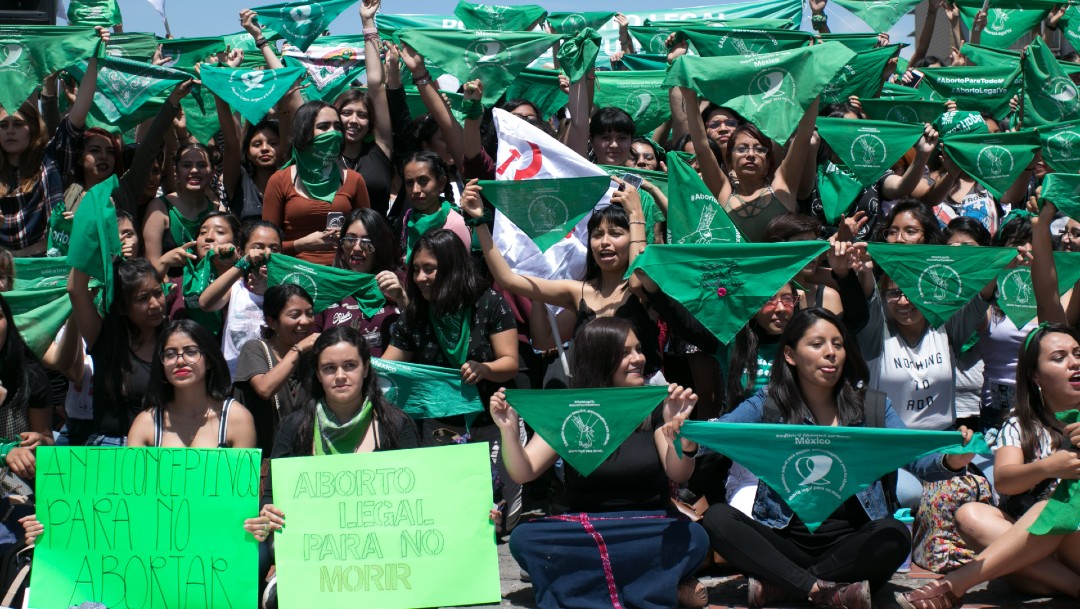 Foto: Sacerdote realiza exorcismo contra el aborto en Congreso de Hidalgo