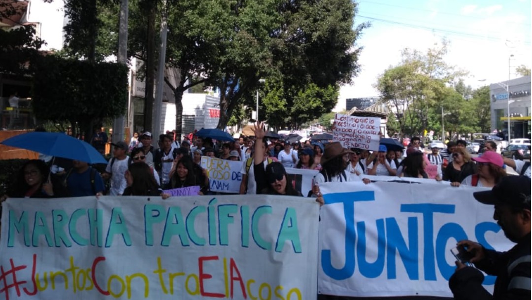 Foto: Infiltrados irrumpen en protesta de estudiantes frente a Rectoría UNAM