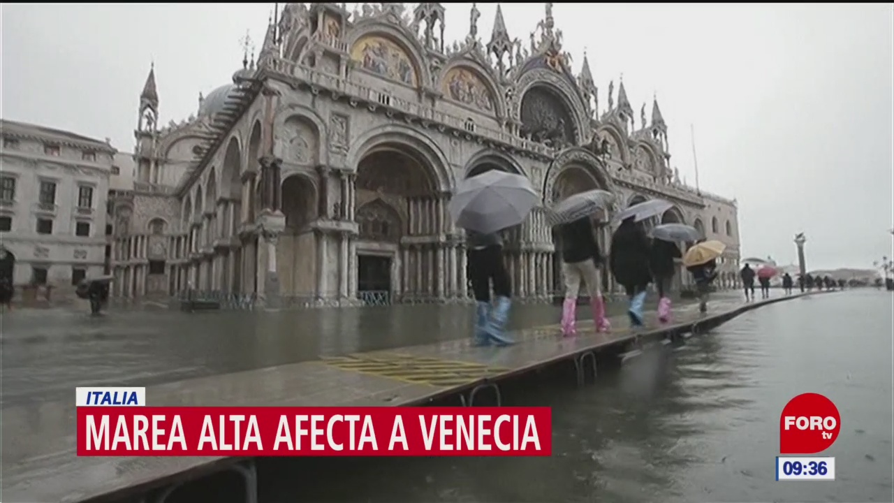 Marea alta afecta sitios turísticos de Venecia