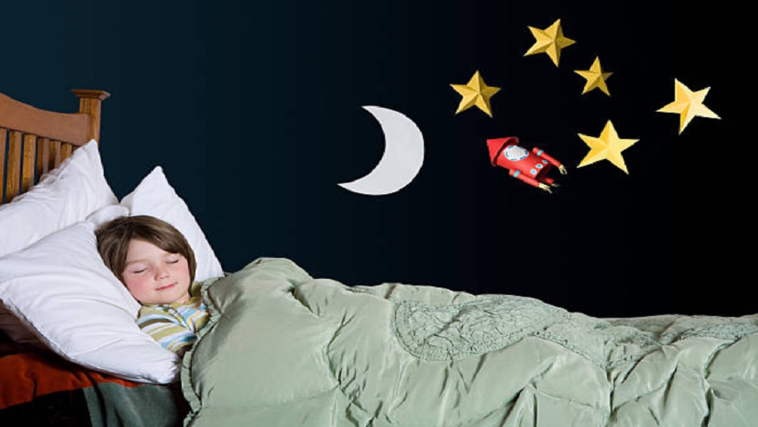 Dormir temprano a los hijos beneficia la salud mental de mamás y niños