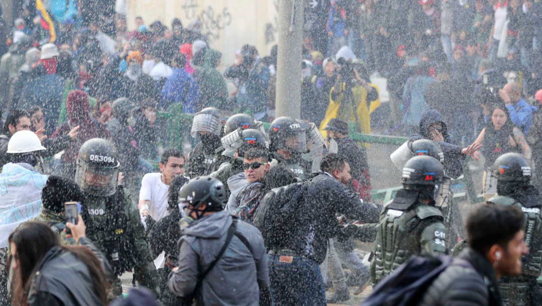 Nuevos disturbios entre manifestantes y policías en Colombia