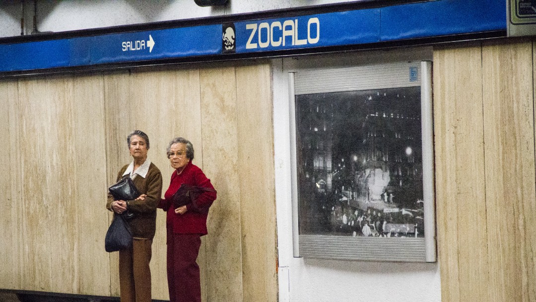 Foto: Operativo en Metro Zócalo para rescatar a persona en las vías