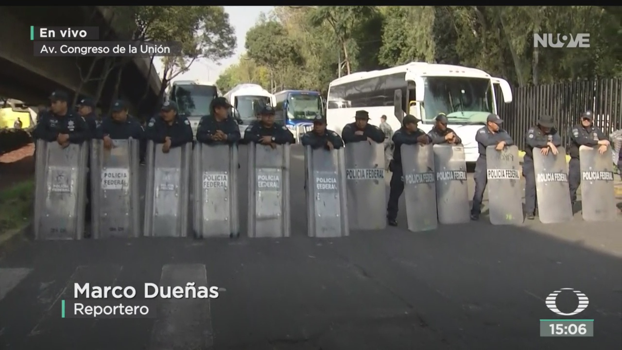 FOTO: Organizaciones campesinas mantienen bloqueo San Lázaro,