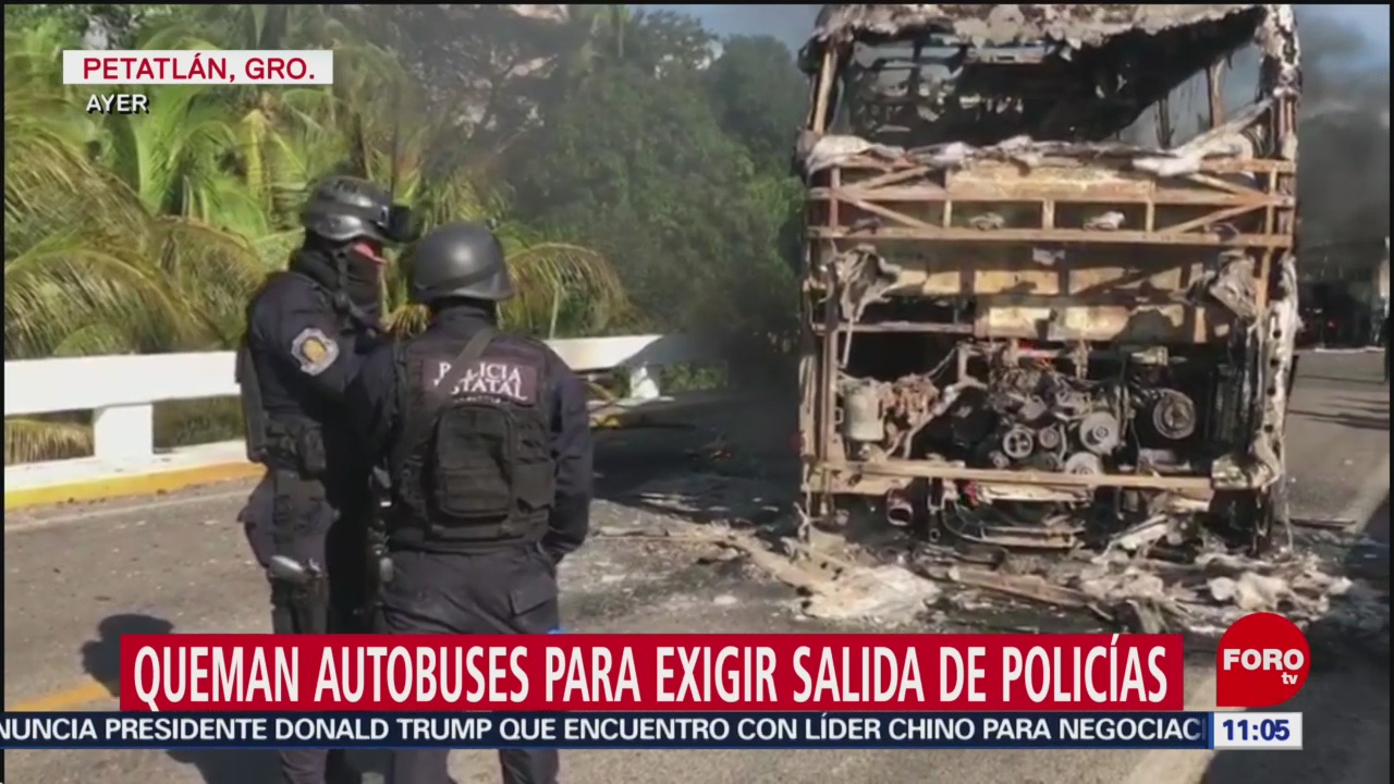 FOTO: Pobladores queman autobuses en carretera Zihuatanejo-Acapulco, 2 noviembre 2019