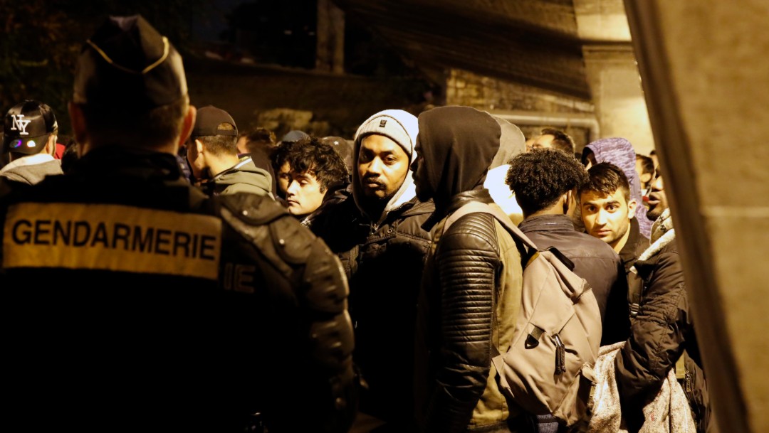 Foto: Policía francesa desmantela campamentos de migrantes