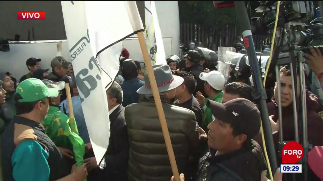 Policías capitalinos encapsulan a campesinos que pretenden marchar al Zócalo