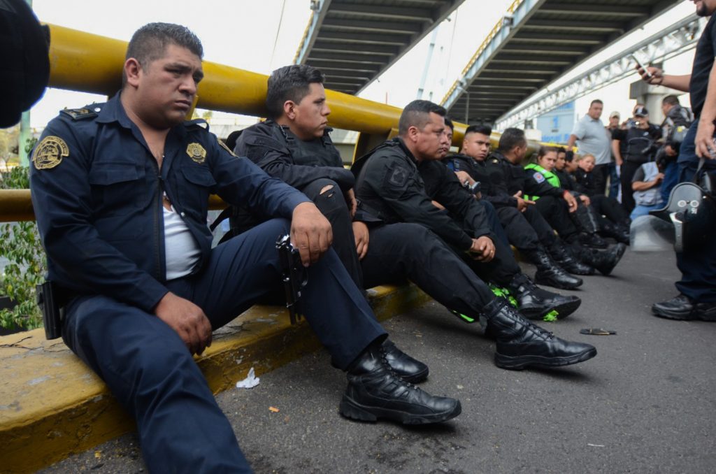 FOTO Policías federales ‘tunden’ al nuevo protocolo antibloqueos CDMX