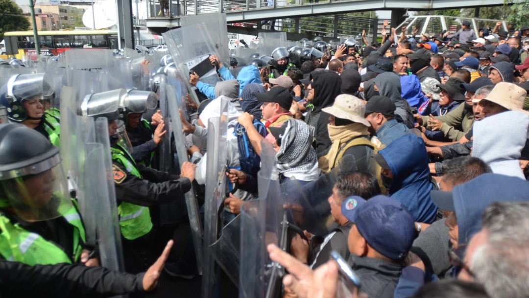 Protesta de policías durante llegada de Evo fue provocación, dice AMLO