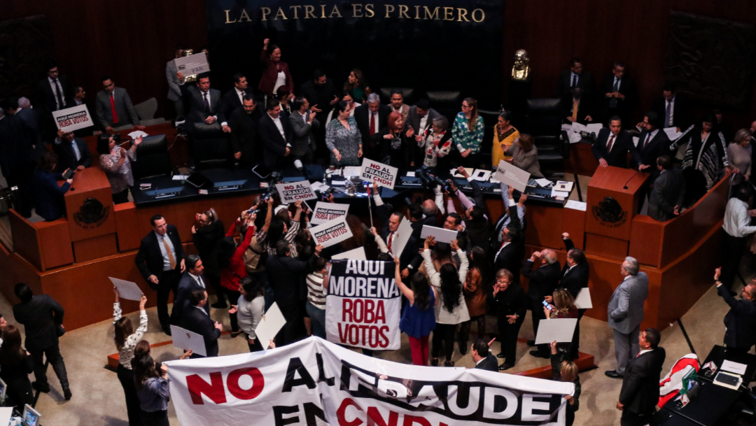 Entre protestas, Rosario Piedra rindió protesta en el Senado como titular de la CNDH. (GALO CAÑAS /CUARTOSCURO)