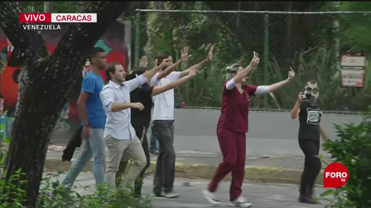 Se enfrentan estudiantes con policías en Caracas, Venezuela