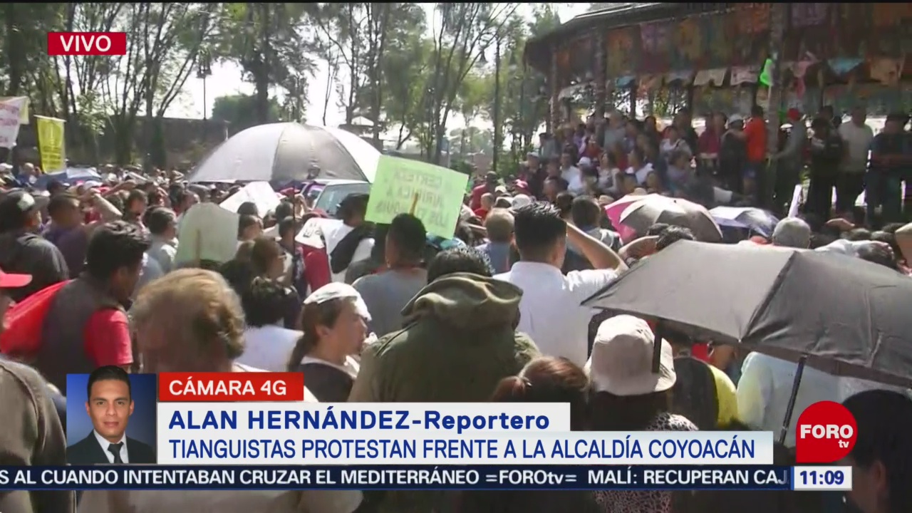 Tianguistas protestan frente a la alcaldía Coyoacán, en CDMX