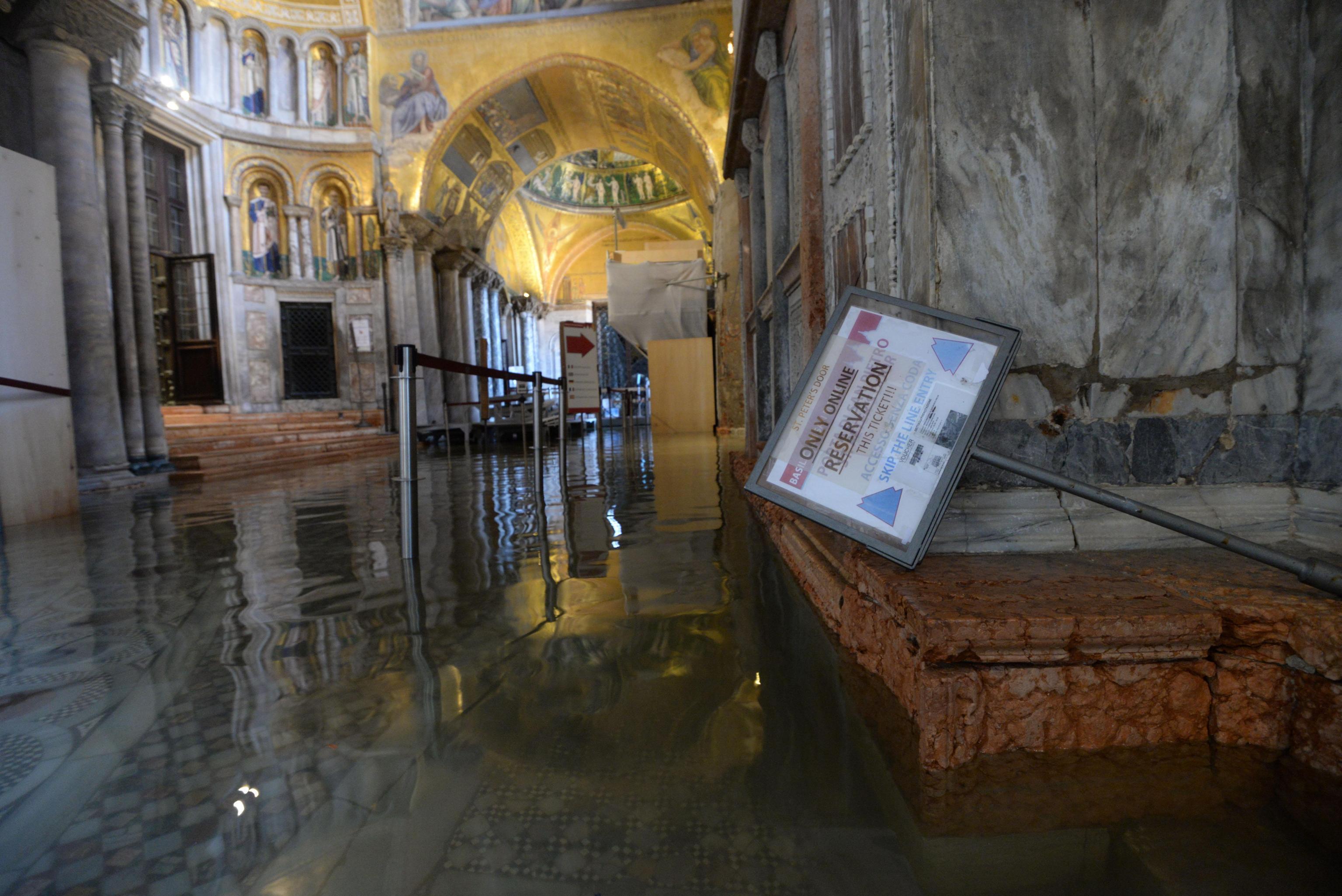 FOTO Cambio climático, causa de marea récord en Venecia, dice alcalde