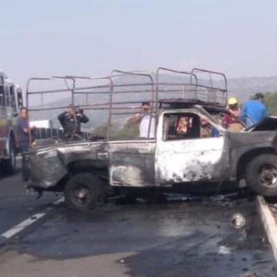 Tráiler choca contra camioneta de peregrinos en la México-Pachuca; hay tres lesionados