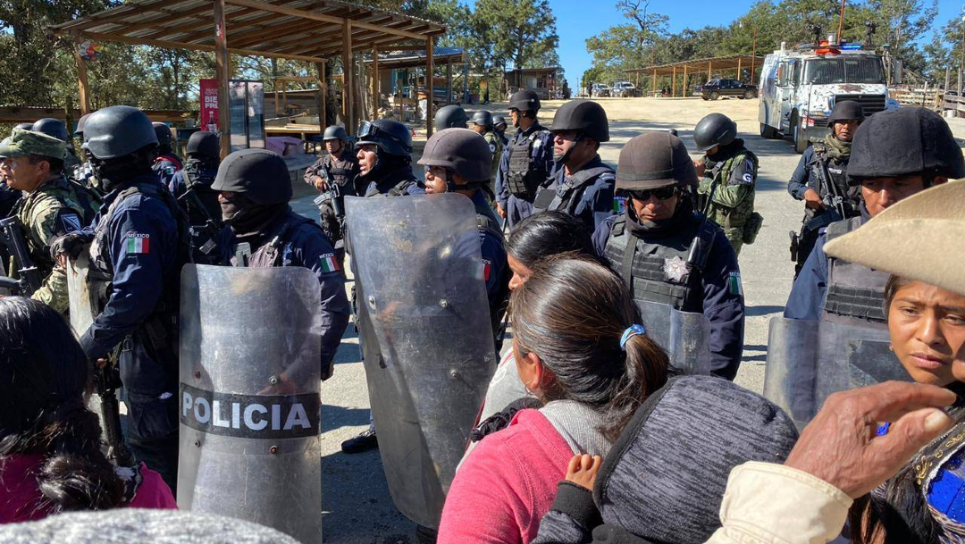 Foto: Retiran bloqueo de manifestantes de Yaitepec, 1 de diciembre de 2019, (Twitter @nathanoax)