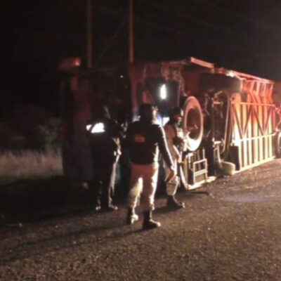 Volcadura de autobús deja 1 muerto y 26 heridos en Durango