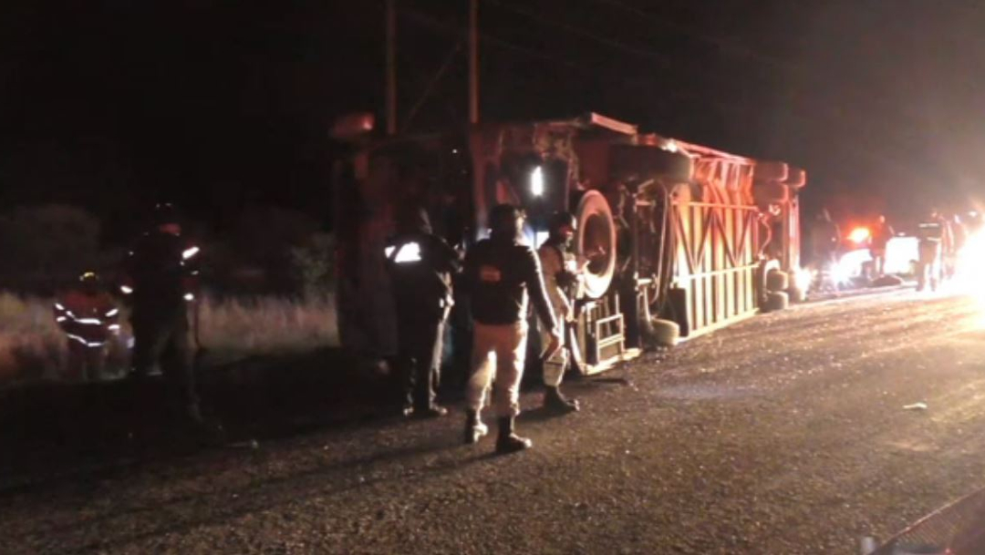 FOTO: Volcadura de autobús deja 1 muerto y 26 heridos en Durango, el 31 de diciembre de 2019
