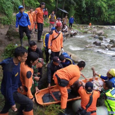 Accidente de autobús deja 28 personas muertas en Indonesia