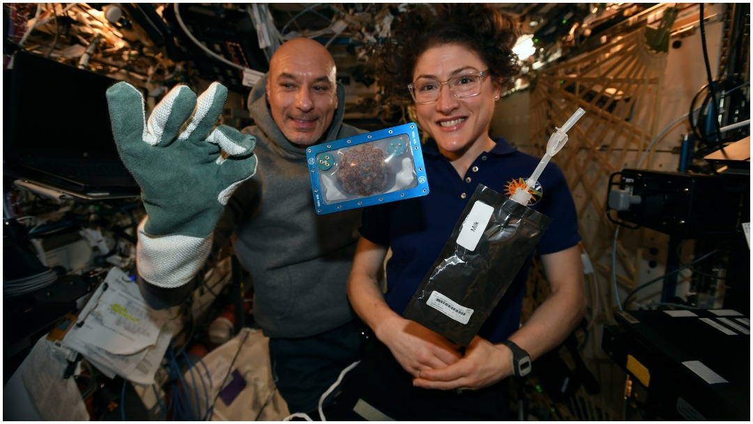 Imagen: Christina Koch se vuelve la mujer con más días en el espacio, 28 de diciembre de 2019 (Twitter)