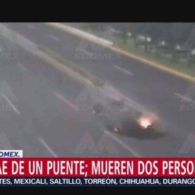 Cae vehículo de puente en Toluca; dos personas murieron