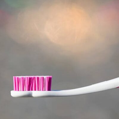 Cepillo de dientes, tan contaminado como el del inodoro