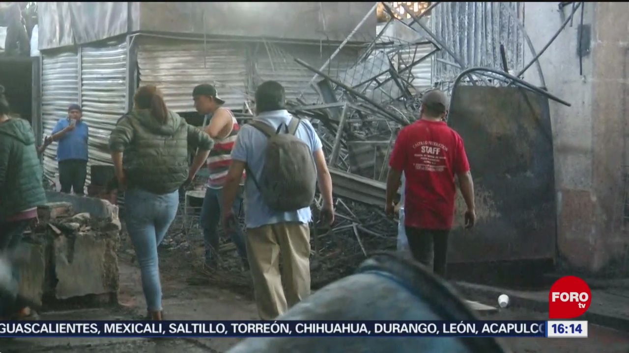 Foto: Comerciantes Ayudan Remoción Escombros La Merced 25 Diciembre 2019
