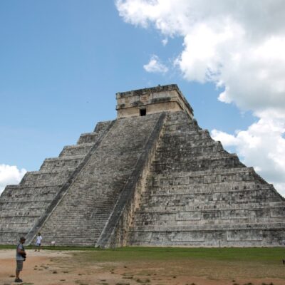 Descubren nuevas estructuras y objetos antiguos mayas en Chichén Itzá