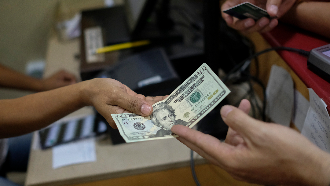 FOTO Dólar se vende en 19.61 pesos este 3 de diciembre (Getty Images)