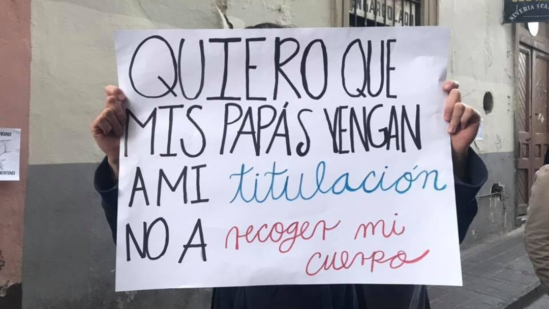 Foto: Alumnos de la Universidad de Guanajuato protestan por feminicidio de Ana Daniela, 4 de diciembre de 2019 (Twitter @ADasayev)
