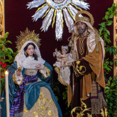 Regalan al papa Francisco Nacimiento en que la Virgen descansa y José atiende al niño Jesús