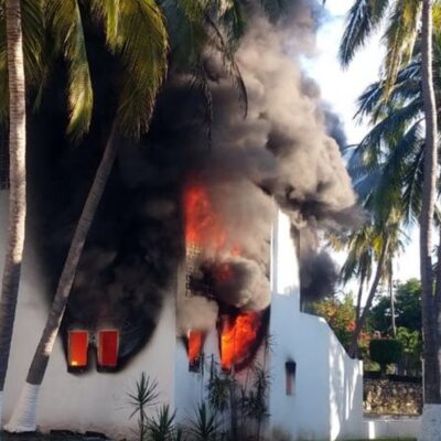 Se incendia hotel en Manzanillo, Colima