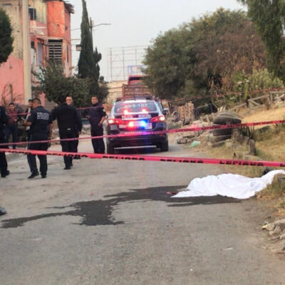 Tiran cuerpo de mujer y le prenden fuego en Ecatepec