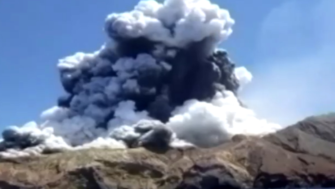 FOTO Mueren 5 por erupción del volcán Whakaari durante excursión (Reuters)