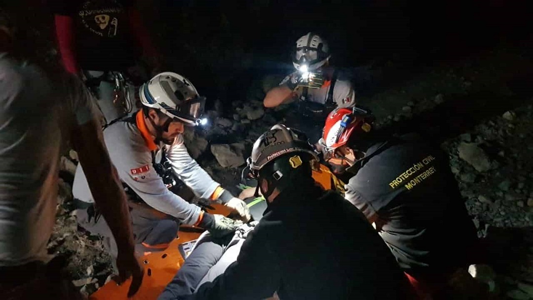 Rescatan a escalador que cayó en el cerro del Topo Chico, en Nuevo León