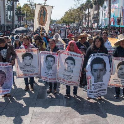 Investigación sobre Ayotzinapa debe llegar hasta Peña Nieto y Murillo