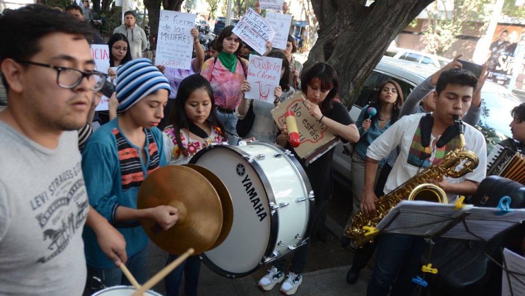 Protestan en CDMX por agresión a saxofonista oaxaqueña