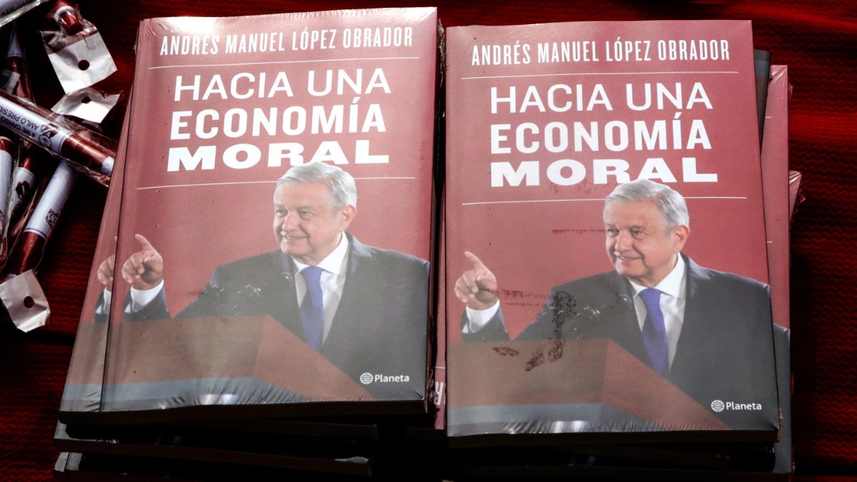 Foto: “Hacia una Economía Moral”, libro del presidente de México, Andrés Manuel López Obrador. Cuartoscuro