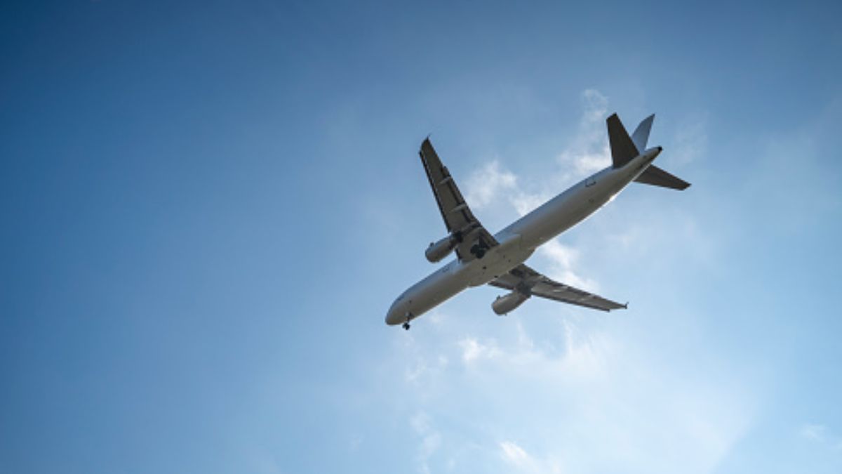 Foto: Un avión volando. Getty Images/Archivo