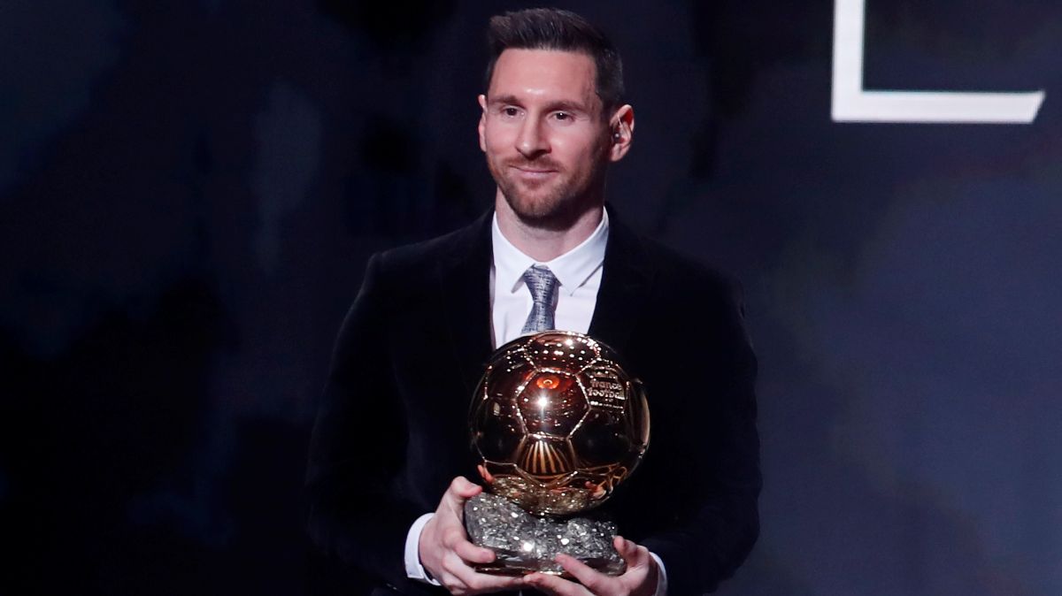 Foto: Lionel Messi recibe su sexto Balón de Oro. Reuters