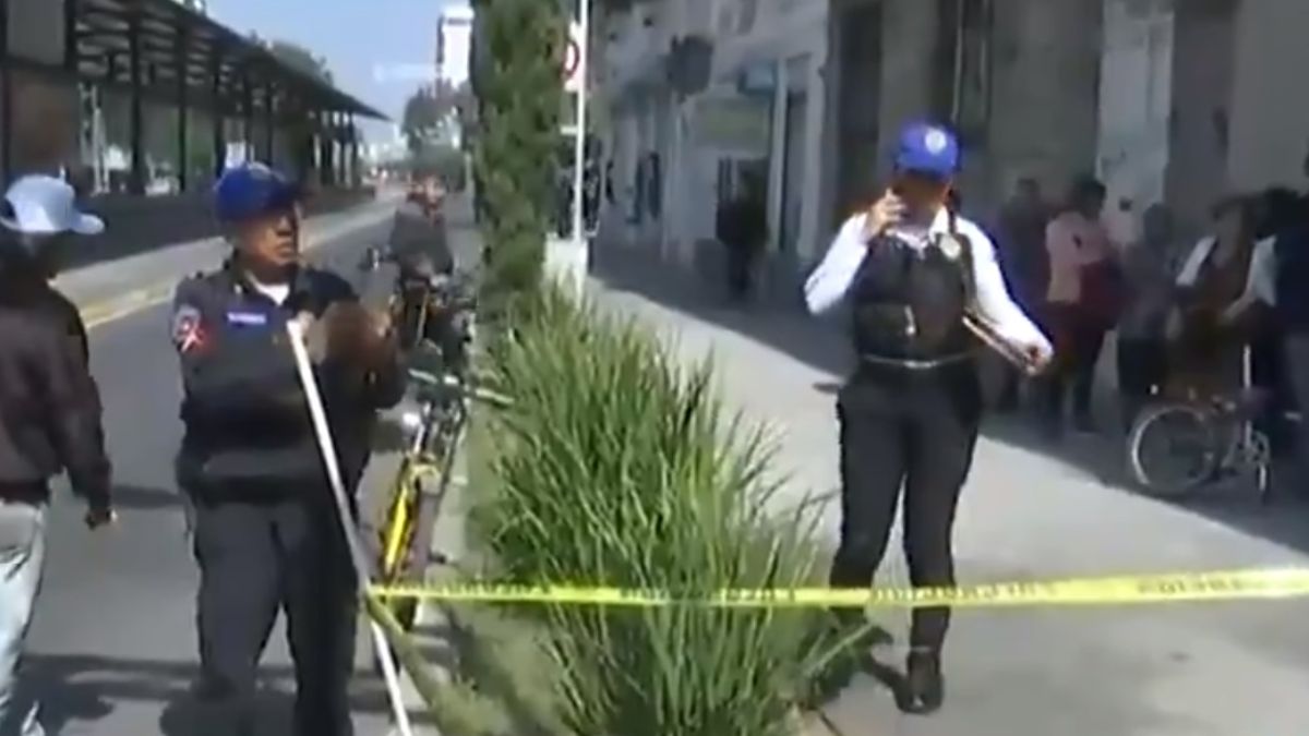 Foto: Policías de la Ciudad de México acordonaron la zona donde murió una mujer. FOROtv