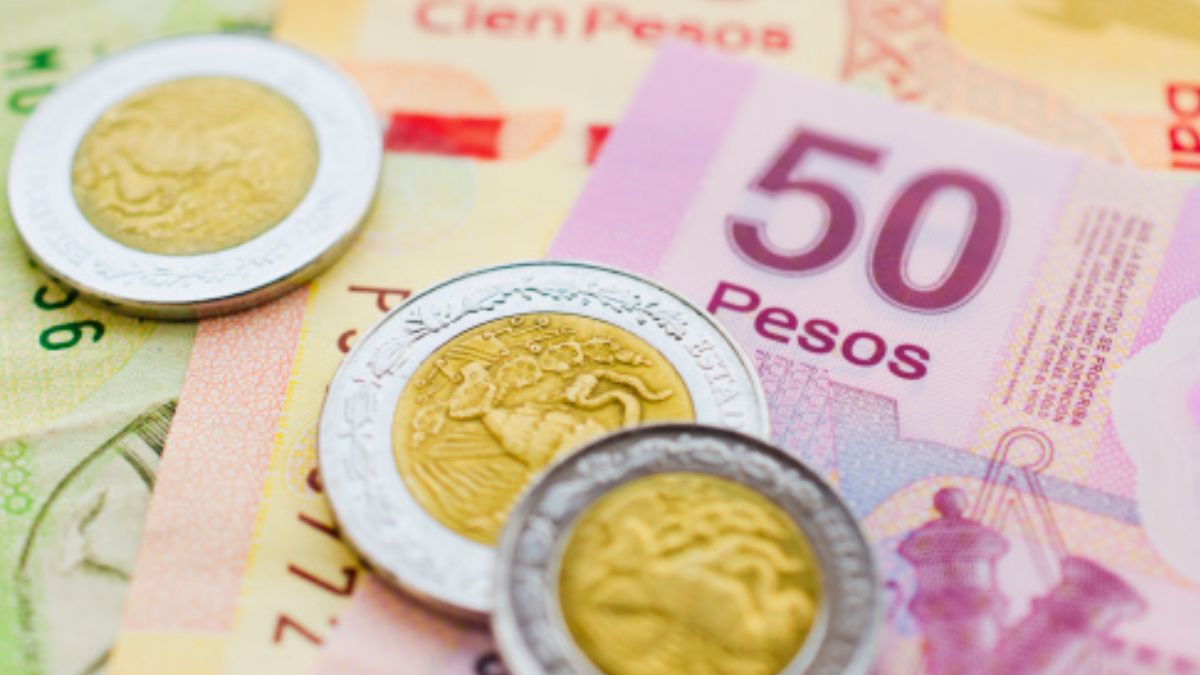 Foto: Billetes y pesos mexicanos. Getty Images