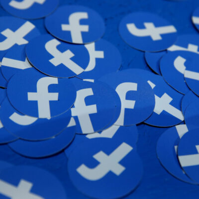 Facebook rastrea tu ubicación, la actives o no