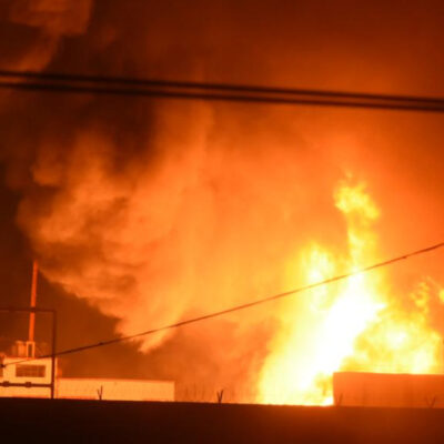 Se incendia subestación de CFE en Santa Martha Acatitla; hay 10 intoxicados