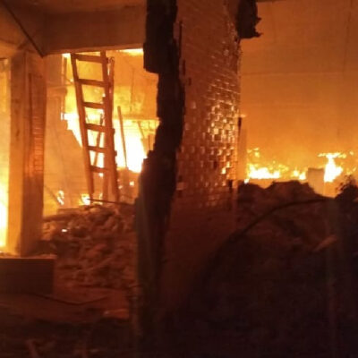 Se registra fuerte incendio en mercado de La Merced