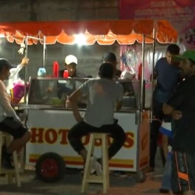 Jóvenes de Chiapas invierten becas Benito Juárez en negocio de hamburguesas