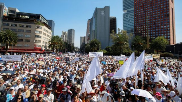 Foto: Miles de personas que se oponen al gobierno de AMLO protestan en la CDMX, el 1 de diciembre de 2019. (Reuters)