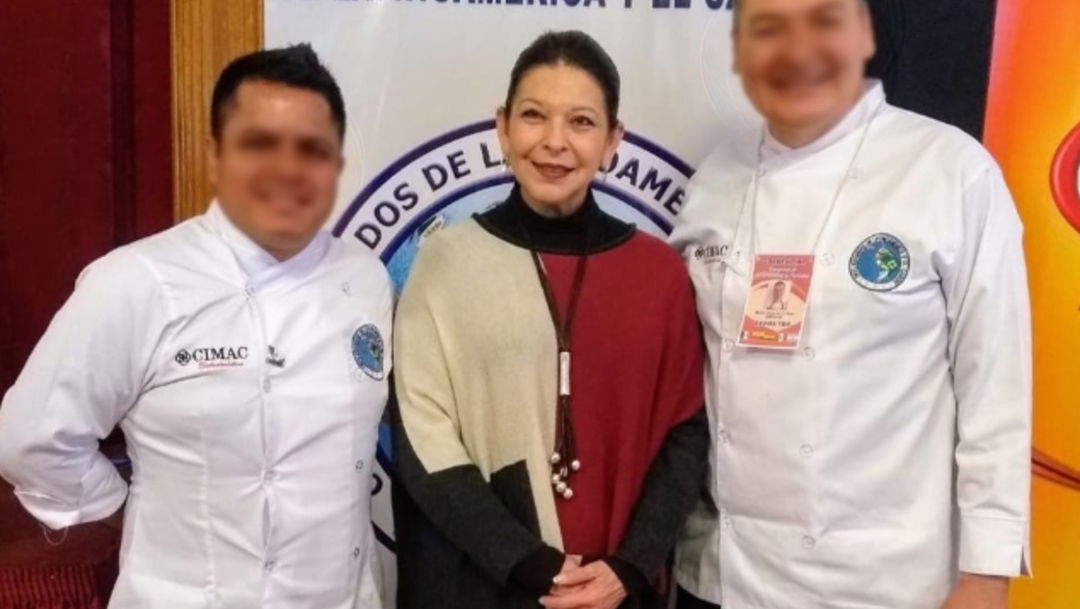 FOTO Por seguridad, México instruye regreso de embajadora en Bolivia; en la imagen, (centro) María Teresa Mercado (Twitter)