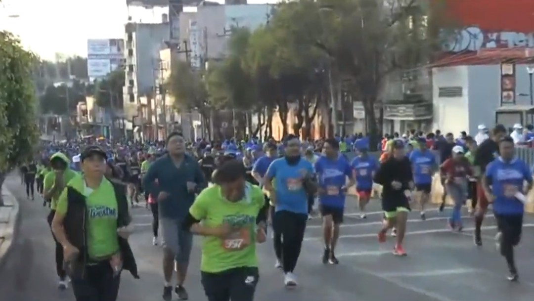 Foto: Miles de corredores participan en la Carrera de San Silvestre en la CDMX