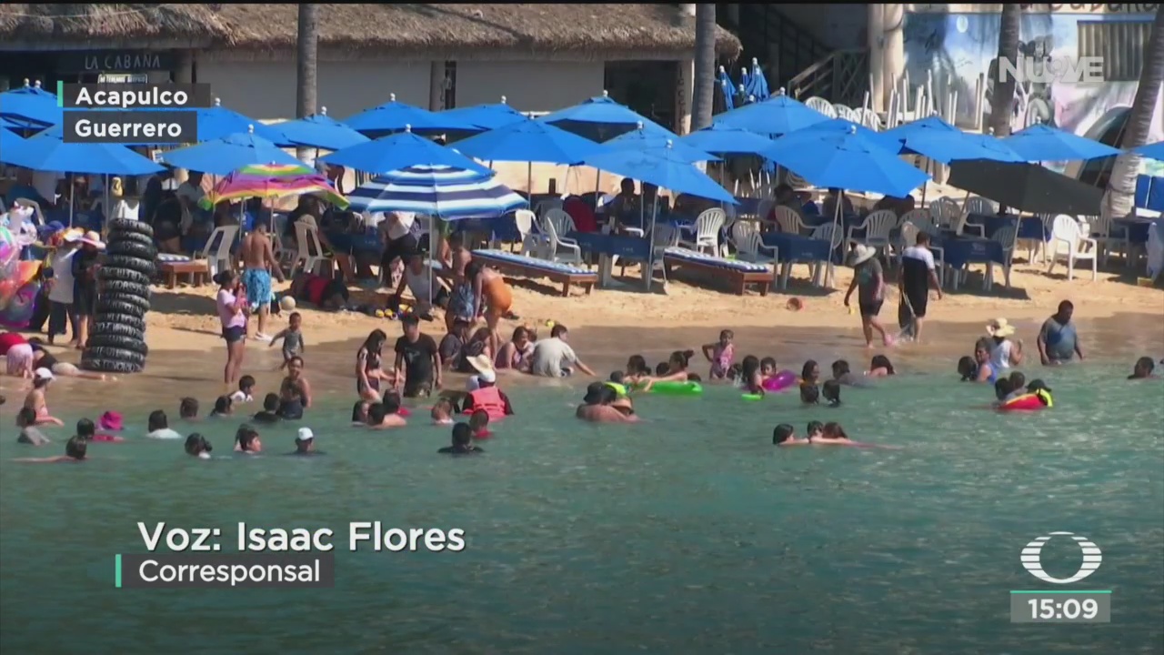 miles de turistas disfrutan de las playas de acapulco