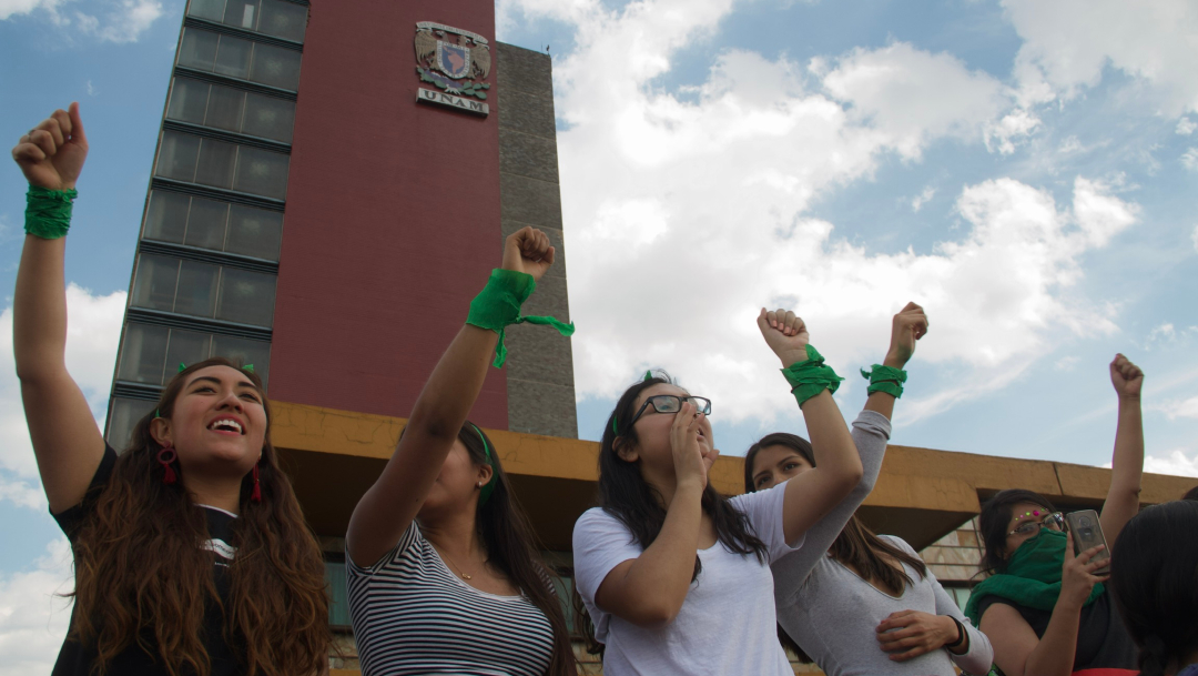 Foto: Estudiantes realizan un mitin frente al edificio de rectoría de la Universidad Nacional Autónoma de México, 6 diciembre 2019